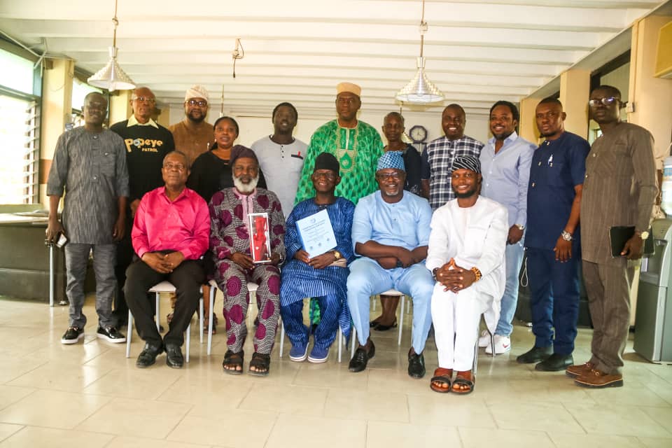 Wikimedia user groups in Nigeria donate educational audiovisual material to the University of Ibadan