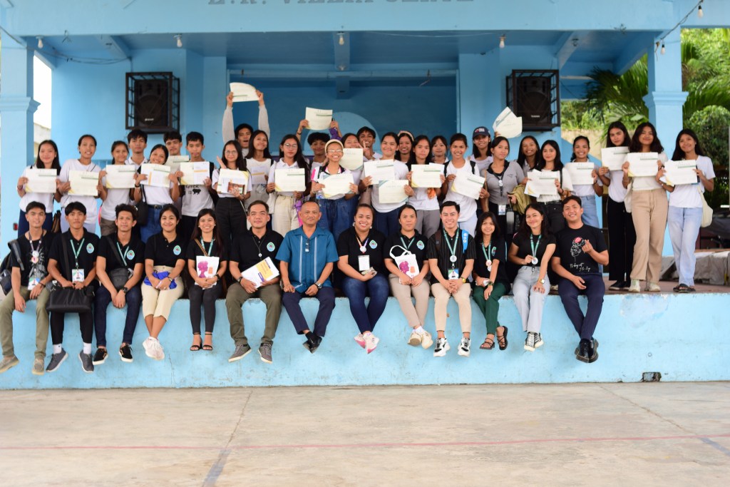 The participants, partners, and the organizers of the WikiDunong Pilot Program