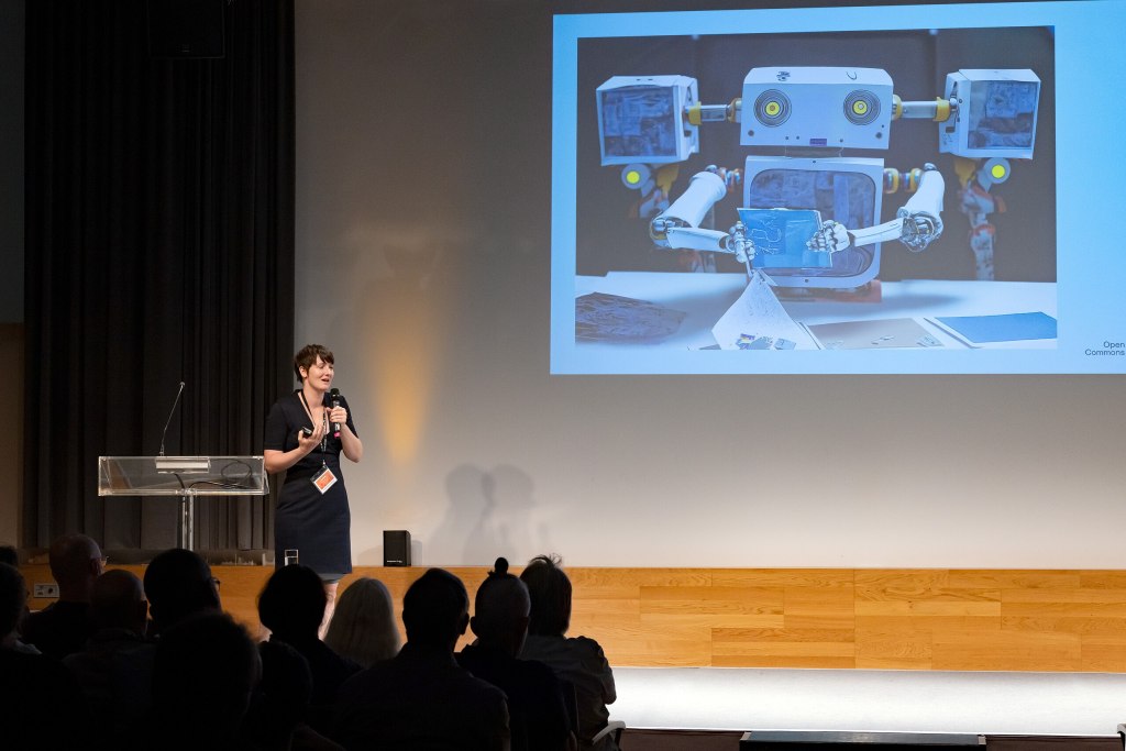 Magdalena Reiter during her keynote at WikiCon 2023 in Linz, Austria
