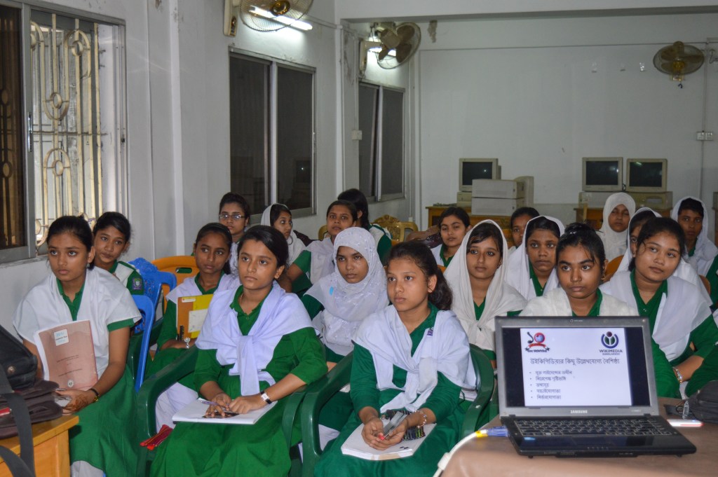 School program to encourage students to read Bengali Wikipedia.