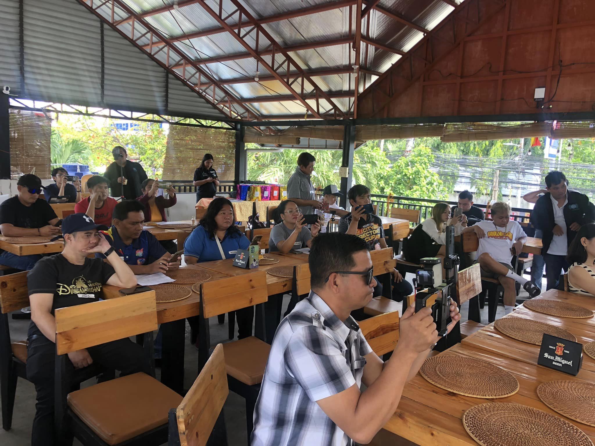 Participants listen at the WikiClub Cebu launch